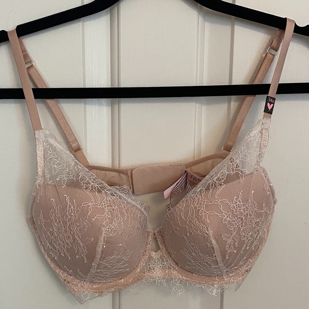 NWT Victoria's Secret Lined Plunge Bra